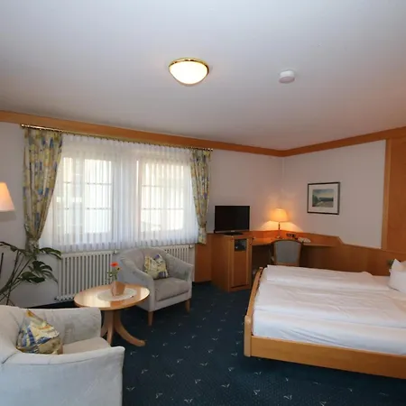 فندق فندق-مطعم هيرش بيرغهوبتْنْ