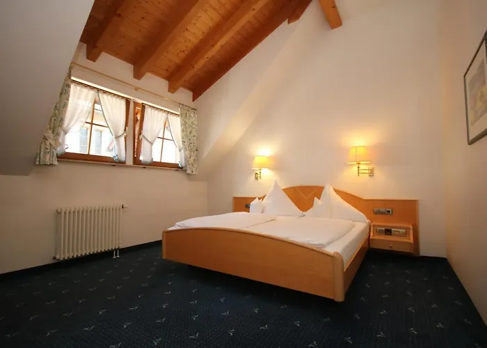 Hotel-Restaurant Hirsch 3*