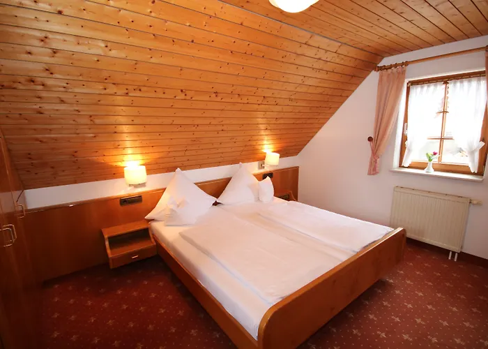 فندق فندق-مطعم هيرش بيرغهوبتْنْ